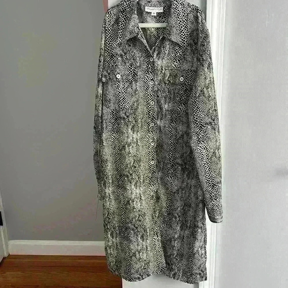Vintage silky snakeskin print shirtdress long sleeved mother of pearl buttons - Picture 2 of 10